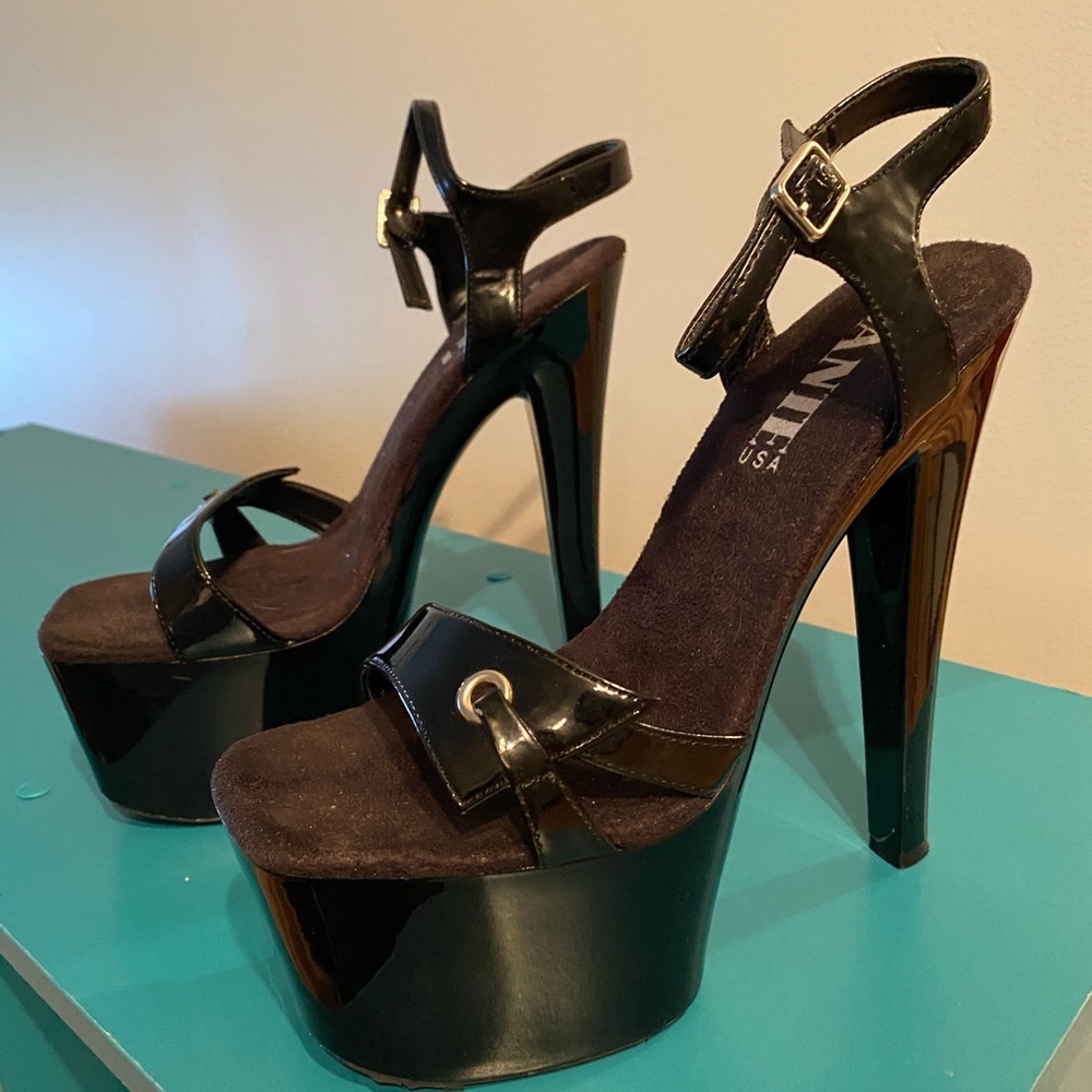 JANTE Black Platform Heels